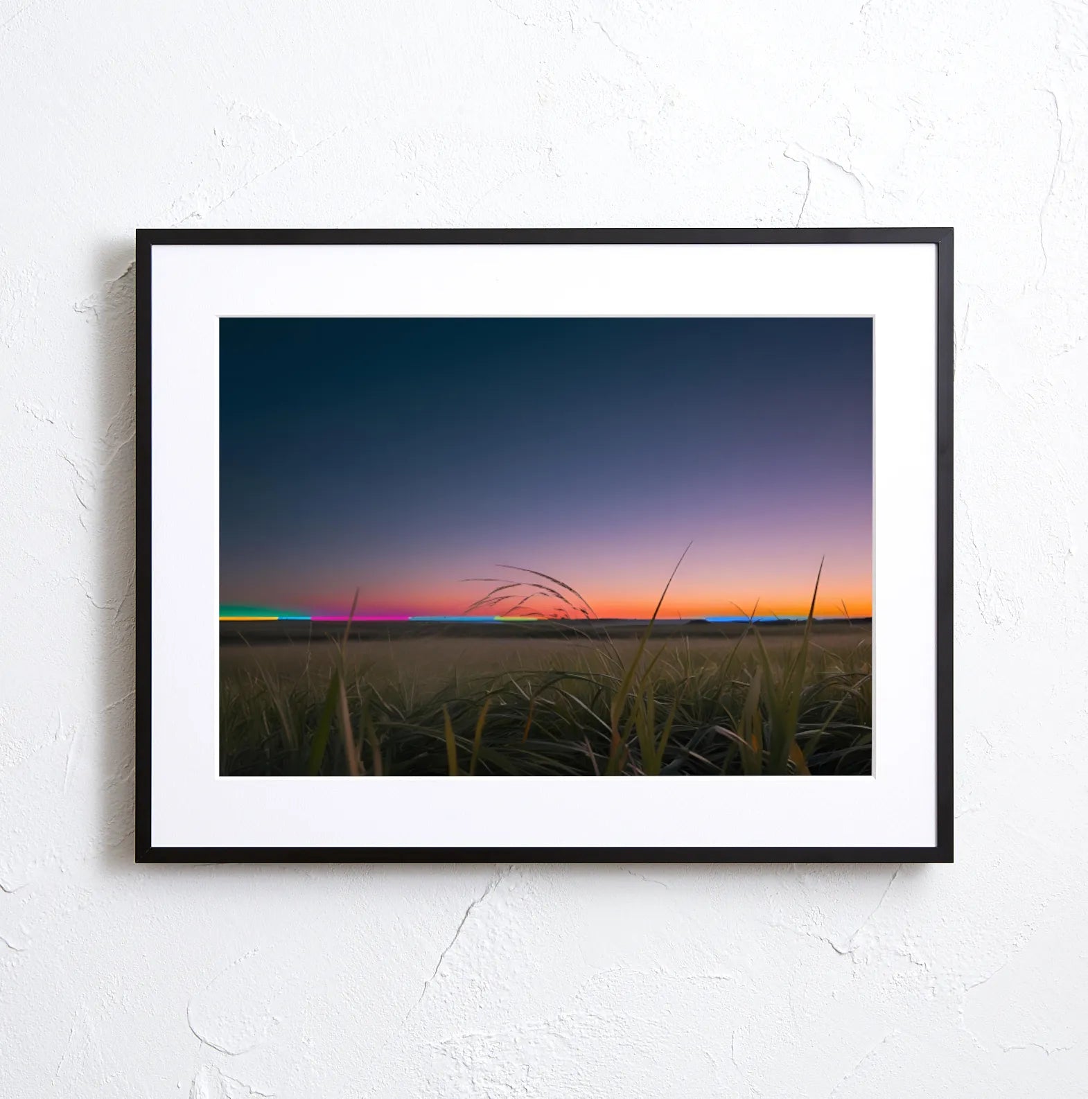 夕暮れの草原が神秘的な風景アートポスター『Twilight Grassland