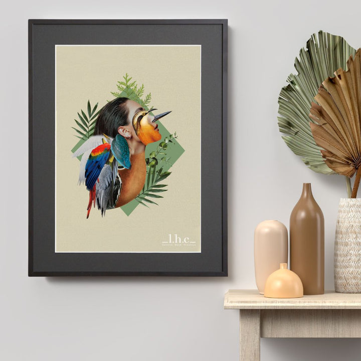 インコと女性の融合が描かれたボタニカルコラージュアート