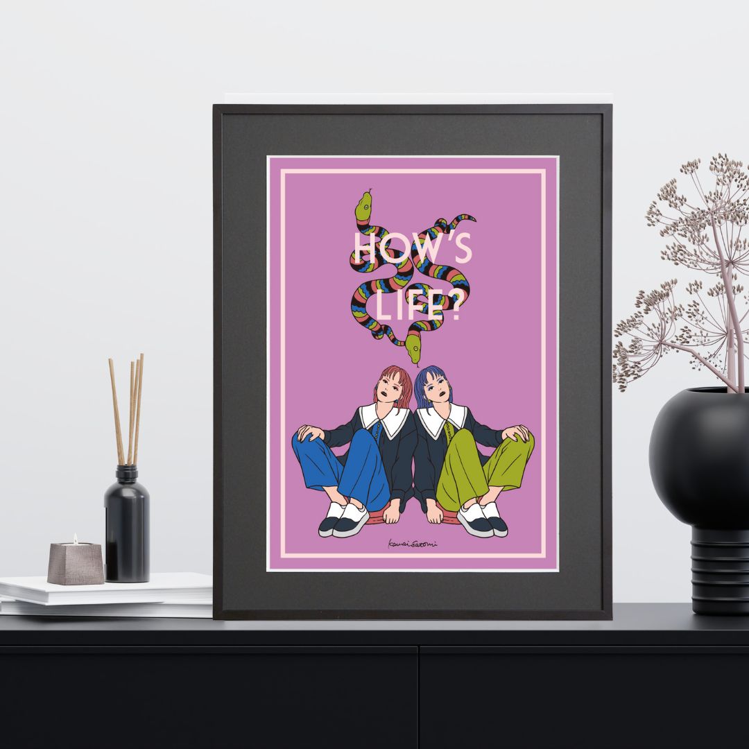 レトロポップな少女達とカラフルなヘビのアートポスター「HOW'S LIFE