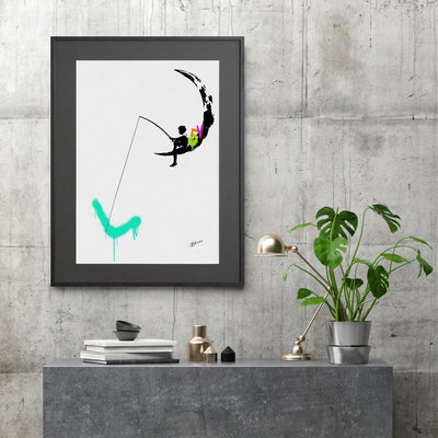 三日月に座る男の子がLOVEを釣る幻想的なアートポスター「Love Moon」｜Bluse作｜やさしさと夢が溶け合う夜空のイラスト