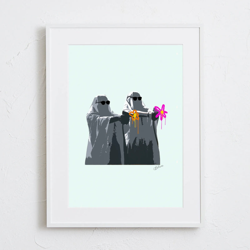 ピストルの先から花を撃ち出すユーモラスなアートポスター「Hand over your flower!」｜Bluse作｜平和と遊び心を融合したデザイン