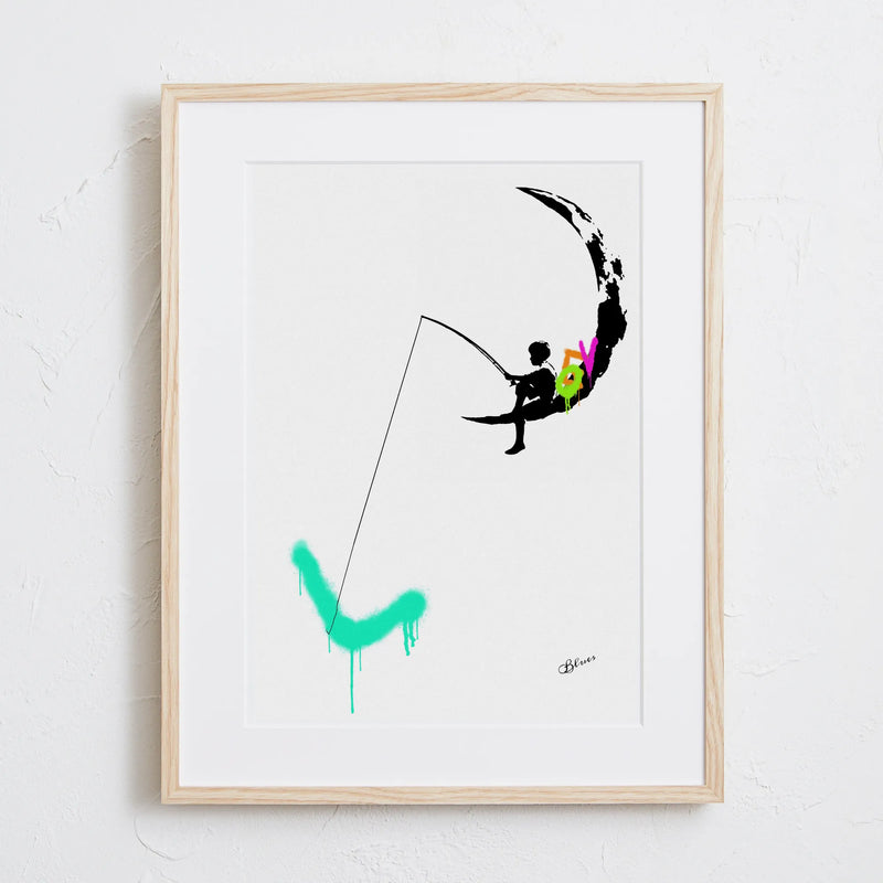 三日月に座る男の子がLOVEを釣る幻想的なアートポスター「Love Moon」｜Bluse作｜やさしさと夢が溶け合う夜空のイラスト