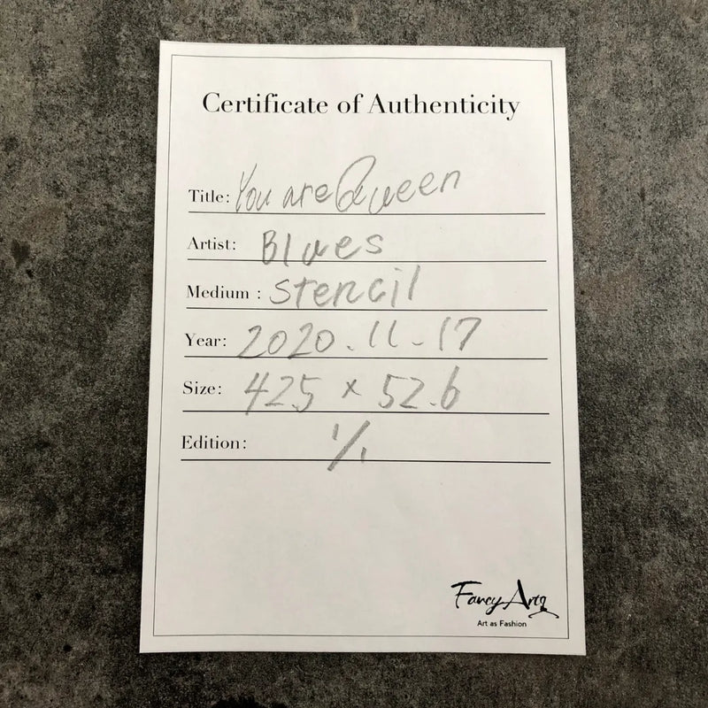 ネオン王冠を手にしたマリリン・モンローを描いたモノクロ原画アート『You are Queen(original)』｜Blues｜空間に存在感を残す作品