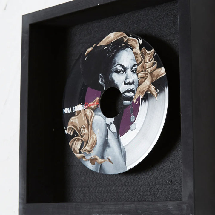 レコード盤に描くジャズの女王ニーナ・シモンの人物画・原画アート レコード盤に描くジャズの女王ニーナ・シモンの人物画・原画アート