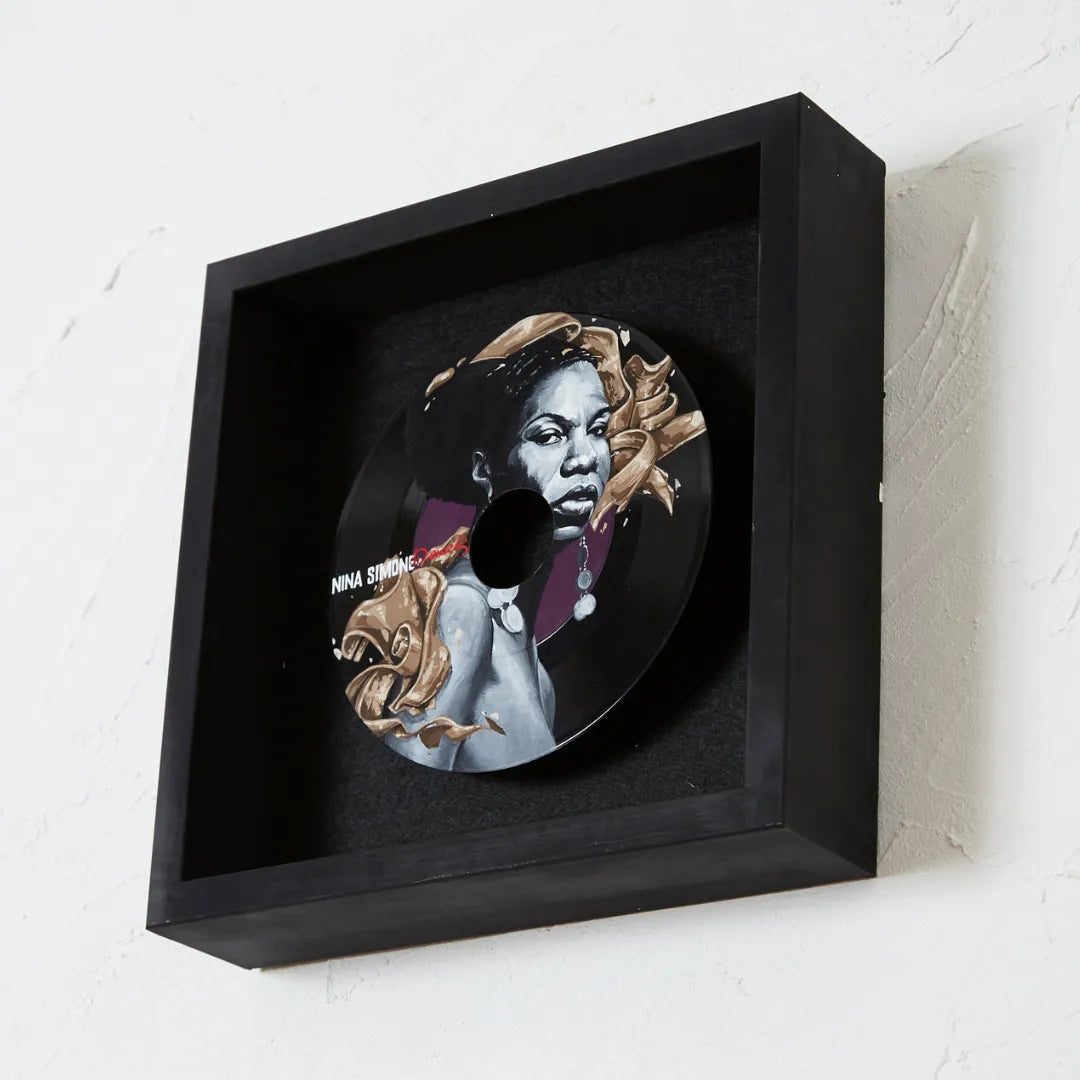 レコード盤に描くジャズの女王ニーナ・シモンの人物画・原画アート レコード盤に描くジャズの女王ニーナ・シモンの人物画・原画アート