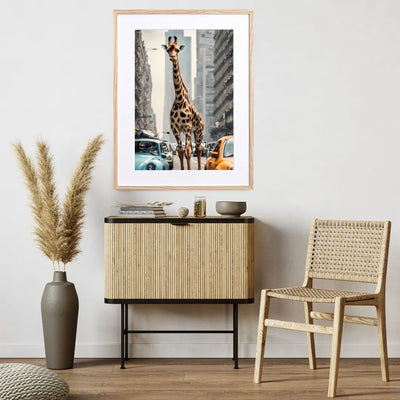 廃墟の高層ビルが並ぶ都市にキリンが立つ異世界感あふれるフォトアート『Giraffe Trip』Fancy Art Select｜想像力を掻き立てるデザイン