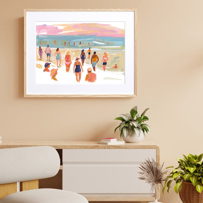 夕暮れ前のビーチで人々が過ごす様子を描いたイラスト｜『beach before evening』｜Fancy Art Select作｜癒しと開放感を届けるアートポスター