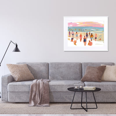 夕暮れ前のビーチで人々が過ごす様子を描いたイラスト｜『beach before evening』｜Fancy Art Select作｜癒しと開放感を届けるアートポスター