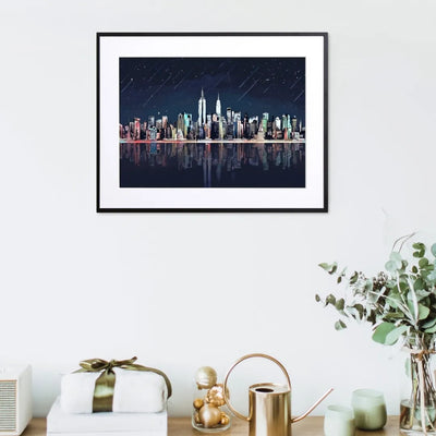 ニューヨークの夜景を描いたアートポスター「NYC」｜Fancy Art Select｜星空と摩天楼が融合した都会的なイラスト作品
