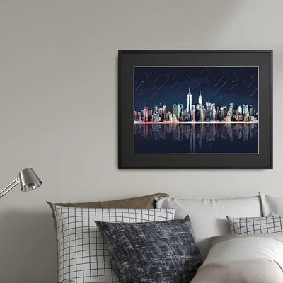 ニューヨークの夜景を描いたアートポスター「NYC」｜Fancy Art Select｜星空と摩天楼が融合した都会的なイラスト作品