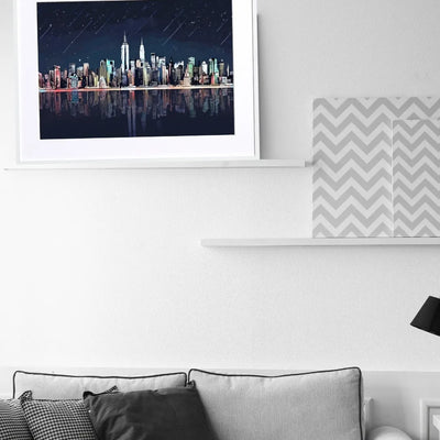 ニューヨークの夜景を描いたアートポスター「NYC」｜Fancy Art Select｜星空と摩天楼が融合した都会的なイラスト作品
