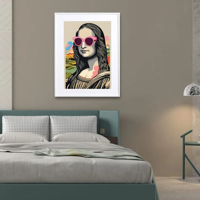 ピンクのサングラスをかけた女性（モナリザ風）を描いたポップなデジタルイラスト『Mona Pop Shades』｜Fancy Art Select｜モダンなアートポスター