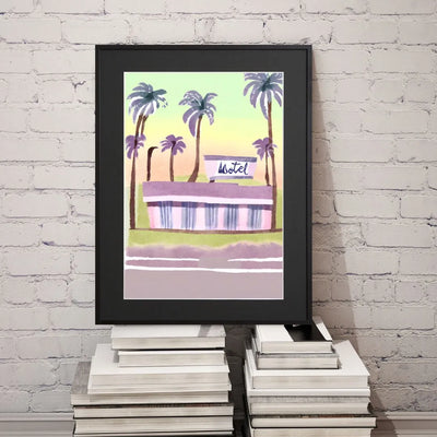 パステルカラーでヤシの木に囲まれたレトロなモーテルを描くイラストアートポスター『MOTEL』｜Fancy Art Select｜ポップで爽やかなデザイン
