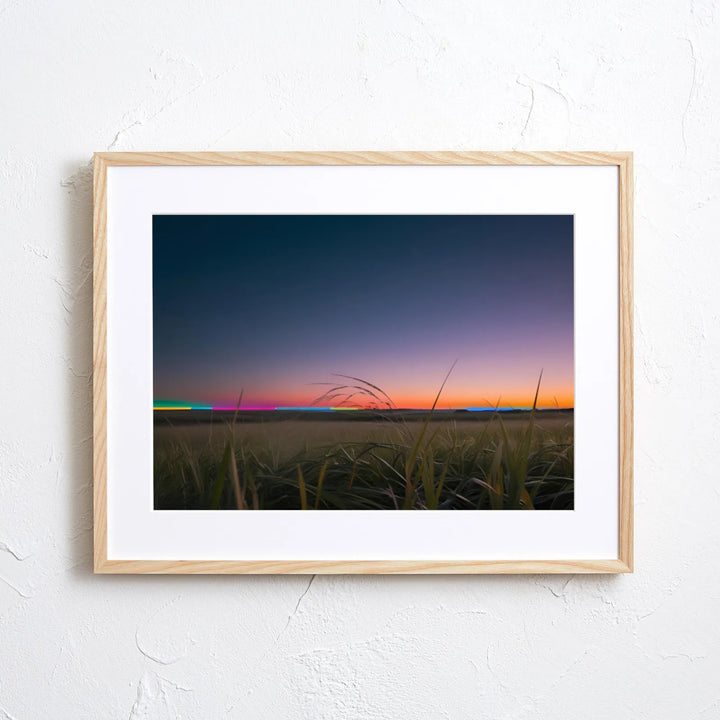 夕暮れの草原が神秘的な風景アートポスター『Twilight Grassland