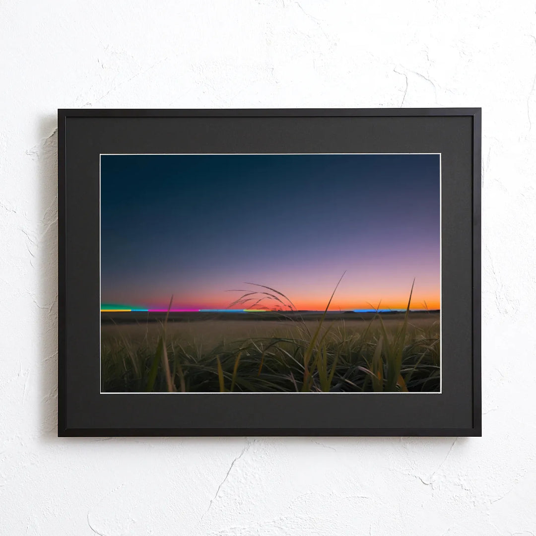 夕暮れの草原が神秘的な風景アートポスター『Twilight Grassland