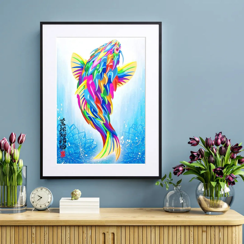 蓮池から跳ね上がる虹色の鱗の鯉を描いたアート『蓮池翔鱗図』｜縁起の良さそうな和モダンイラスト