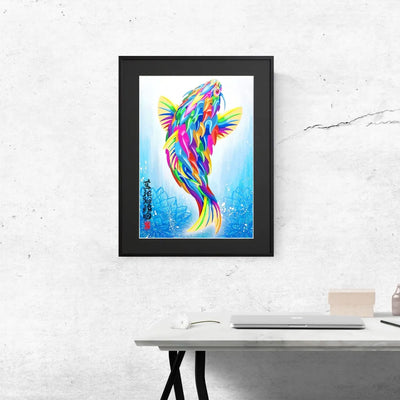 蓮池から跳ね上がる虹色の鱗の鯉を描いたアート『蓮池翔鱗図』｜縁起の良さそうな和モダンイラスト