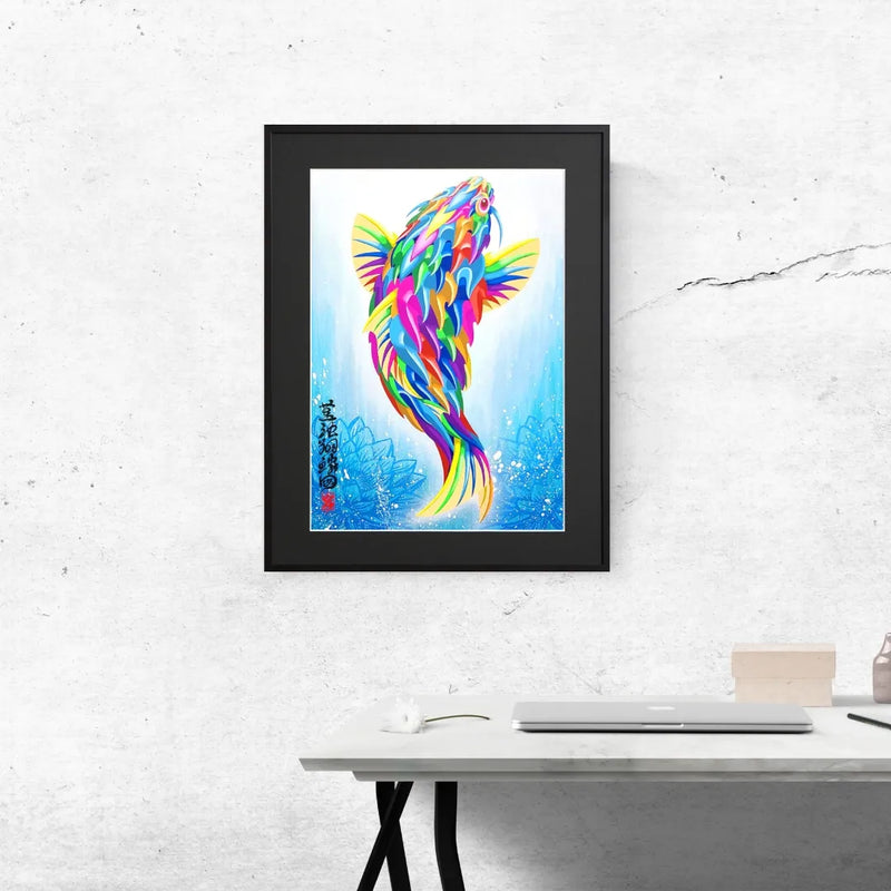 蓮池から跳ね上がる虹色の鱗の鯉を描いたアート『蓮池翔鱗図』｜縁起の良さそうな和モダンイラスト