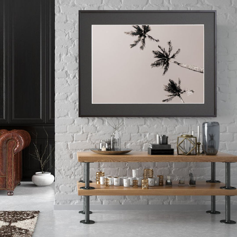 モノクロの空に浮かぶ3本のヤシの木が印象的なアートポスター『Hawaii palm tree  Ⅳ』｜Mahalove -aloha-｜シンプルな構図と余白がおしゃれなデザイン