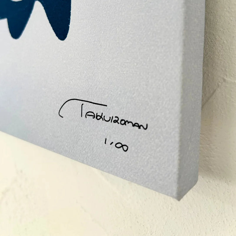 揺れる世界観と表情豊かなキャラクターが漂う原画「揺らぐ常識(original)」｜TAKUROMAN｜ 違和感が美に変わる挑戦的な現代アート