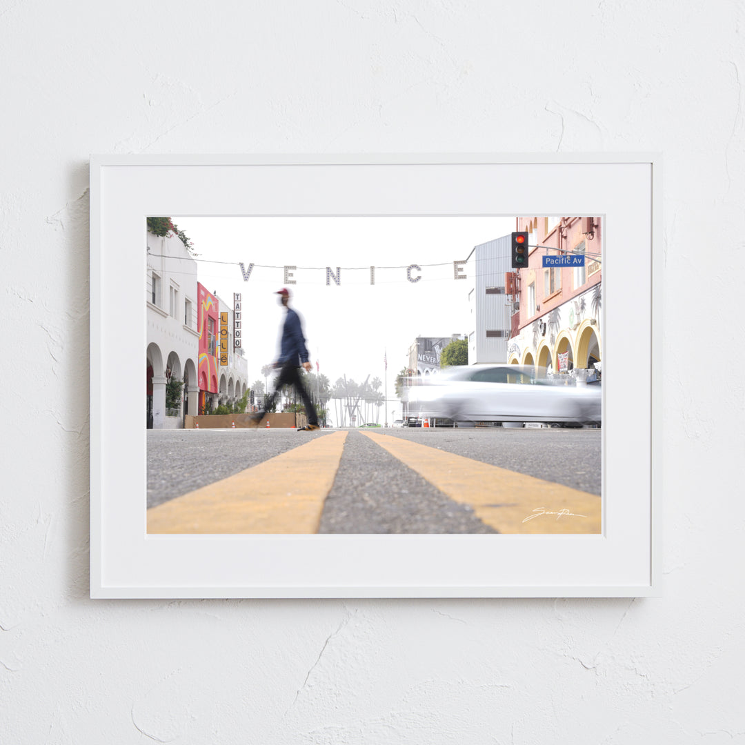 カリフォルニアの人気観光地ベニスの交差点を切り取った写真アート